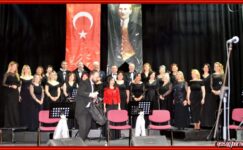 YAKAMOZ TÜRK MÜZİĞİ KOROSUNDAN ANLAMLI KONSER