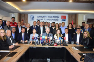 CHP Bursa’dan Özgür Özel’e saldırıya tepki: “Korkmayız, yılmayız, geri çekilmeyiz”