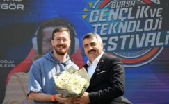 BURSA’DA TEKNOLOJİ VE GENÇLİK RÜZGARI ESTİ