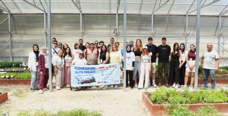 Avrupalı öğrenciler Osmangazi’de fide dikti