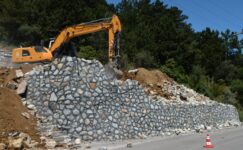 Uludağ yolunda kaçak yapılara izin yok