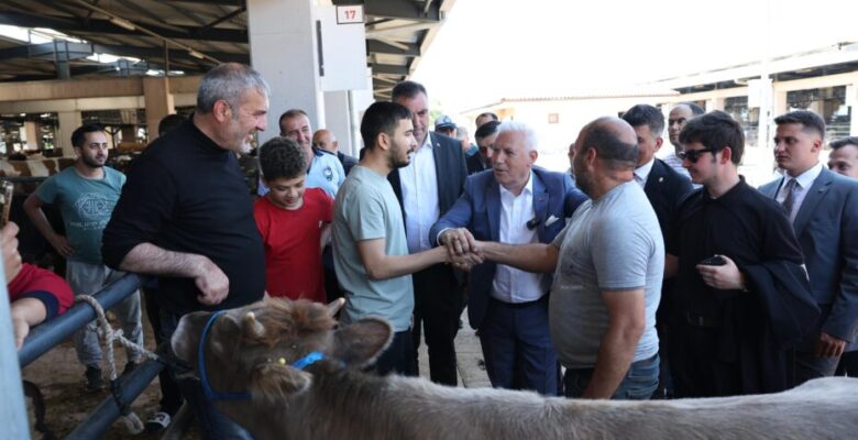 Başkan Bozbey’den Kurban Pazarı’na ziyaret