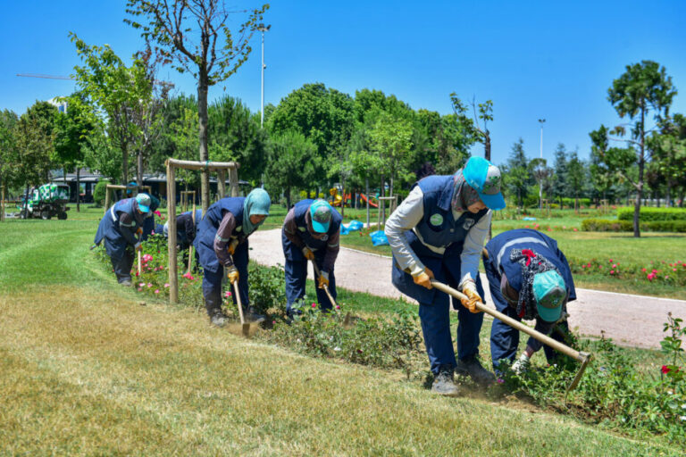 Büyükşehir ile parklar yaza hazır