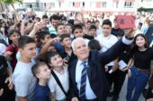 Başkan Bozbey, öğrencilerin karne sevincine ortak oldu