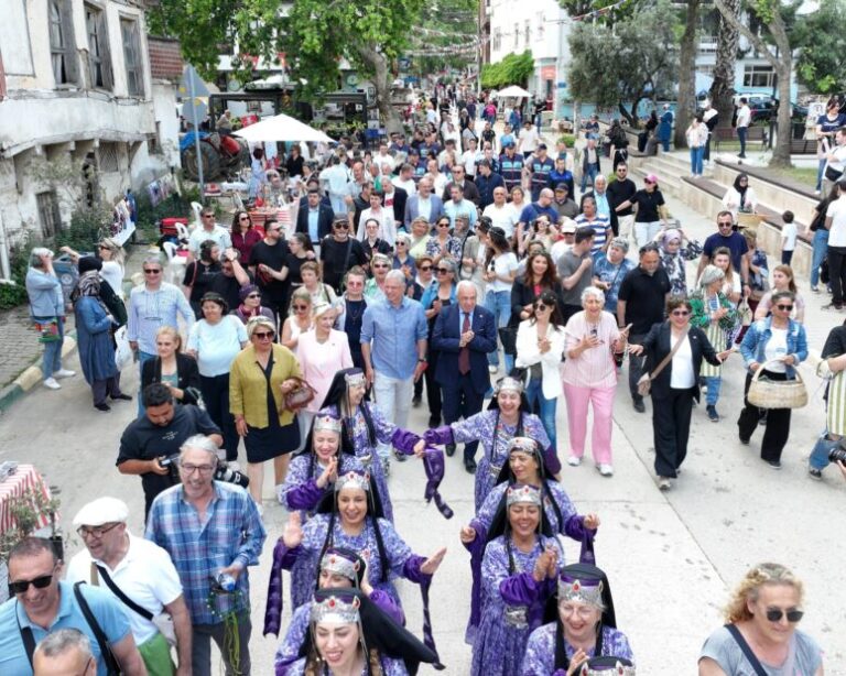 ZEYTİNİN EVİ, FESTİVALİN SAHNESİ OLDU