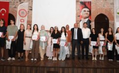 Osmangazi’de deprem tatbikatını başarıyla tamamlayan öğrencilere sertifika verildi