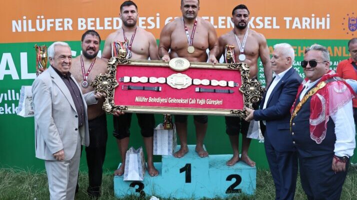 Çalı’da başpehlivan Mehmet Yeşil Yeşil oldu