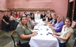 Kadınlar ürettikleri anahtarları kadınlara hediye ediyor