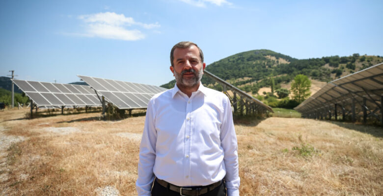 GÜRSU’NUN GÜNEŞ TARLALARI AYLIK 500 BİN TL GELİR SAĞLIYOR
