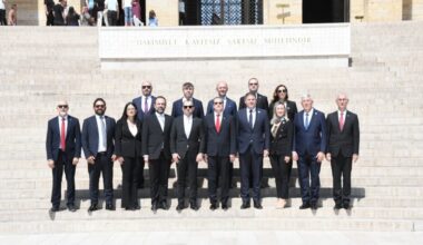 BALKANTÜRKSİAD’DAN ANITKABİR’E ZİYARET