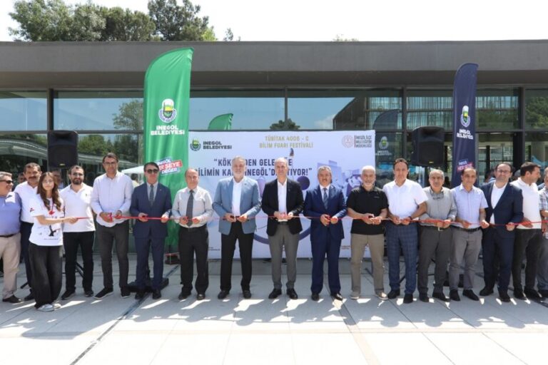 İNEGÖL KENT MEYDANI “TÜBİTAK BİLİM FUARI FESTİVALİNE” EV SAHİPLİĞİ YAPTI