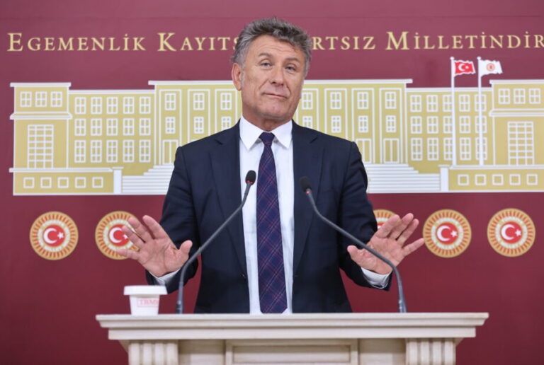 ORHAN SARIBAL; “TÜRKİYE ‘TEK ADAM’ REJİMİNİN ENKAZI ALTINDA”