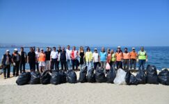 Gemlik’in Yeni Sahil Yolu Birlikte Temizlendi