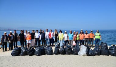 Gemlik’in Yeni Sahil Yolu Birlikte Temizlendi