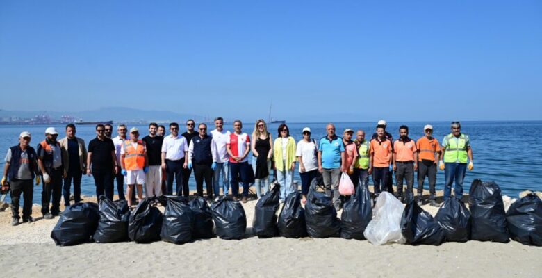 Gemlik’in Yeni Sahil Yolu Birlikte Temizlendi