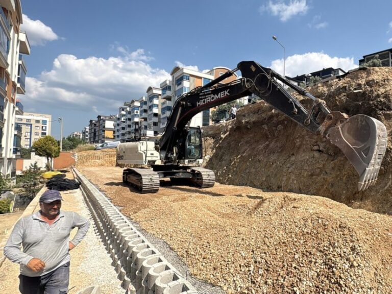 Gemlik’te Yol Açma Çalışmaları Hız Kesmeden Sürüyor