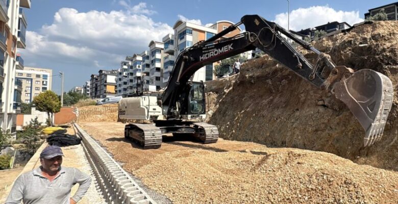 Gemlik’te Yol Açma Çalışmaları Hız Kesmeden Sürüyor