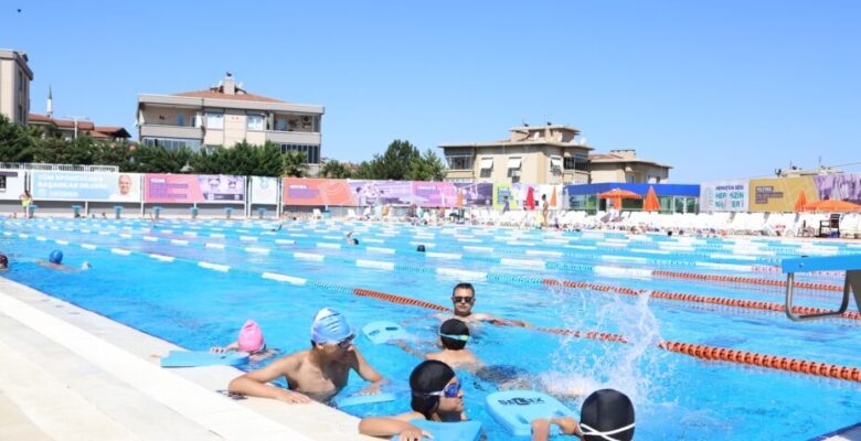 “Temiz Havuz” sertifikalı Konak Açık Yüzme Havuzu’nda sezon başladı