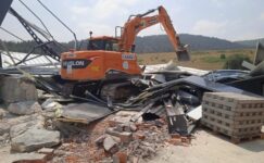 Kayapa’da kaçak fabrika yıkıldı