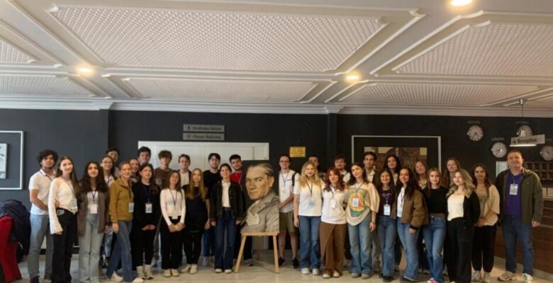 Nilüfer Gençlik Korosu başkentten ödülle döndü