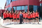 Başkan Şadi Özdemir’den filenin genç sultanlarına motivasyon ziyareti