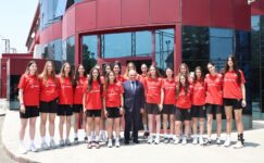 Başkan Şadi Özdemir’den filenin genç sultanlarına motivasyon ziyareti