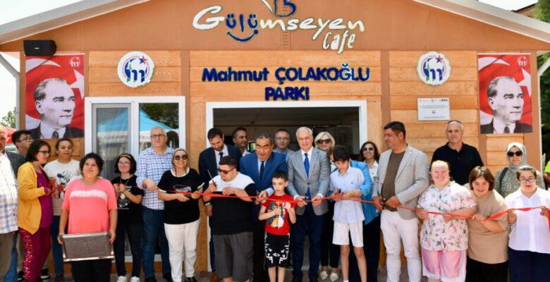 Mahmut Çolakoğlu Parkı’nda “Gülümseyen Kafe” Hizmete Girdi