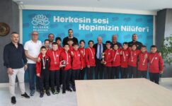 Başkan Şadi Özdemir başarılı sporcuları ağırladı
