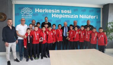 Başkan Şadi Özdemir başarılı sporcuları ağırladı