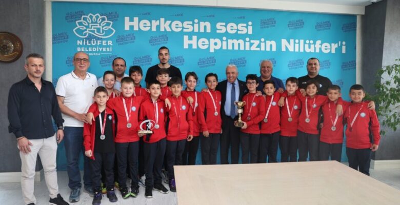 Başkan Şadi Özdemir başarılı sporcuları ağırladı