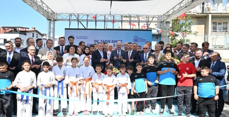 DR. SADIK AHMET GENÇLİK VE SPOR MERKEZİ AÇILDI