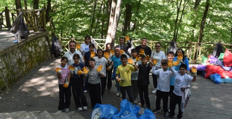 GENÇLERDEN ‘KÜREKLİDERE’DE TEMİZLİK HAREKÂTI
