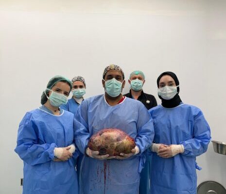DORUK HASTANESİ’NDEKİ BAŞARILI OPERASYONLA  KARNINDAN 10 KİLOLUK KİTLE ÇIKARILDI