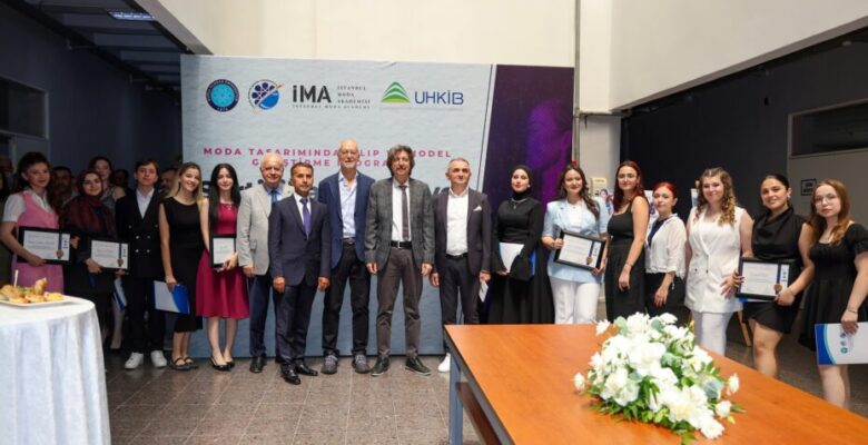 Moda Tasarımında Kalıp ve Model Geliştirme Programı yeni mezunlarını verdi