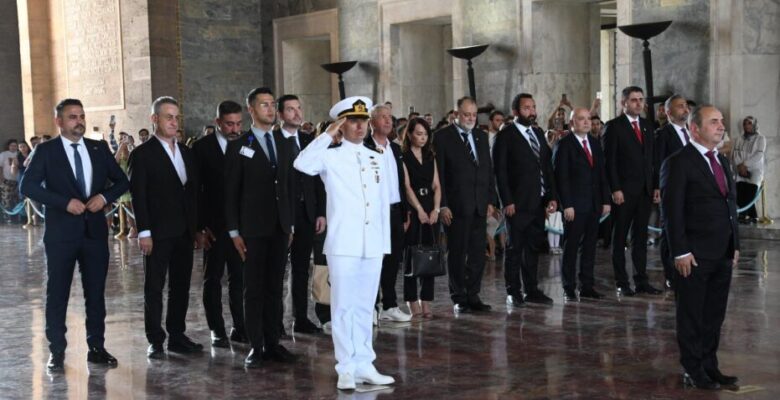 IBIA’DAN ANITKABİR’E ZİYARET