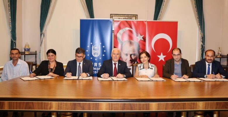 Büyükşehir’de toplu sözleşme için imzalar atıldı