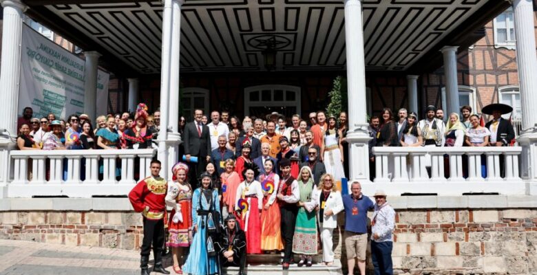 Altın Karagöz dans ekiplerinden Başkan Bozbey’e ziyaret