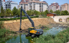 Büyükşehir’den Ayvalı Dere’de temizlik ve ıslah çalışması