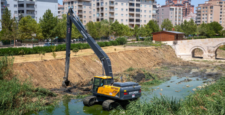Büyükşehir’den Ayvalı Dere’de temizlik ve ıslah çalışması
