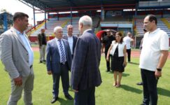 Büyükşehir, Mustafakemalpaşa İlçe Stadı’nı sil baştan yeniledi