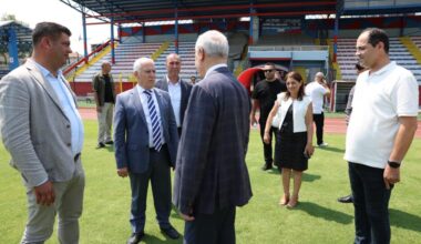 Büyükşehir, Mustafakemalpaşa İlçe Stadı’nı sil baştan yeniledi