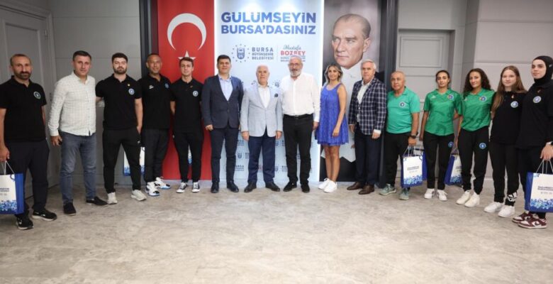 Şampiyon sporculardan Başkan Bozbey’e ziyaret
