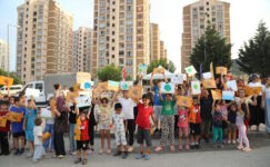 Çocukları gülümsetiyor, yaraları birlikte sarıyoruz