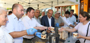 Osmangazi’de aşure kazanları kardeşlik için kaynadı