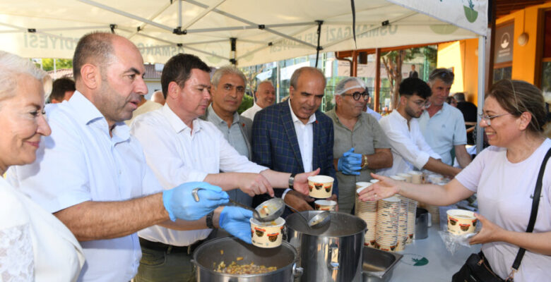 Osmangazi’de aşure kazanları kardeşlik için kaynadı