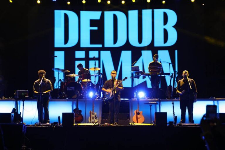 İNEGÖL’DE FESTİVAL HEYECANI DEDUBLÜMAN KONSERİYLE ZİRVEYE ULAŞTI
