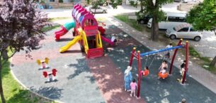İNEGÖL’DE 7 MAHALLEDE 22 PARKIN ZEMİNİ YENİLENİYOR