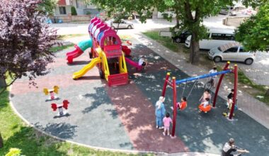 İNEGÖL’DE 7 MAHALLEDE 22 PARKIN ZEMİNİ YENİLENİYOR İNEGÖL’DE 7 MAHALLEDE 22 PARKIN ZEMİNİ YENİLENİYOR