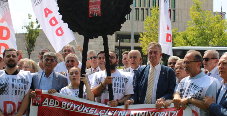 ADD BURSA; “TÜRKİYE’Yİ ABD’NİN SÖMÜRGESİ KENDİSİNİ DE SÖMÜRGE VALİSİ SANAN ABD BÜYÜKELÇİSİ’Nİ KINIYORUZ”