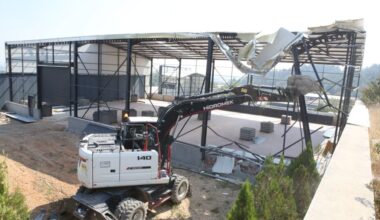 Kayapa’da iki kaçak yapı yıkıldı
